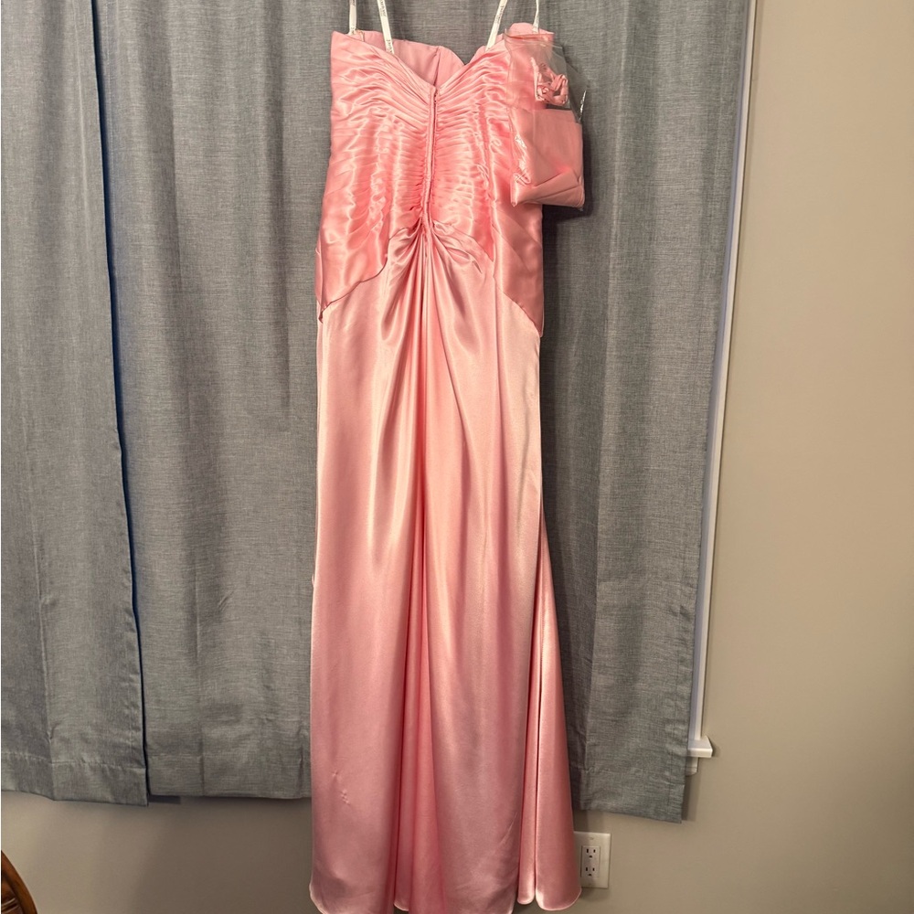 Elegant Pink Evening Gown - Picture 3 of 3